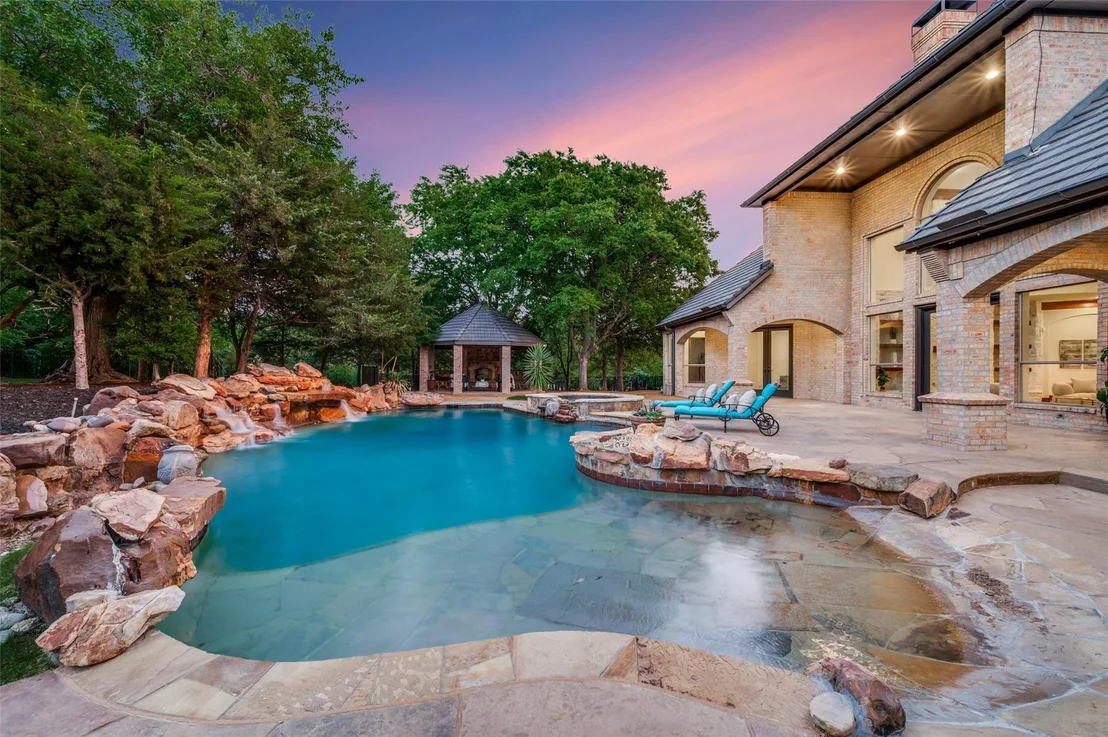 Photo of 2626 Twelve Oaks Lane