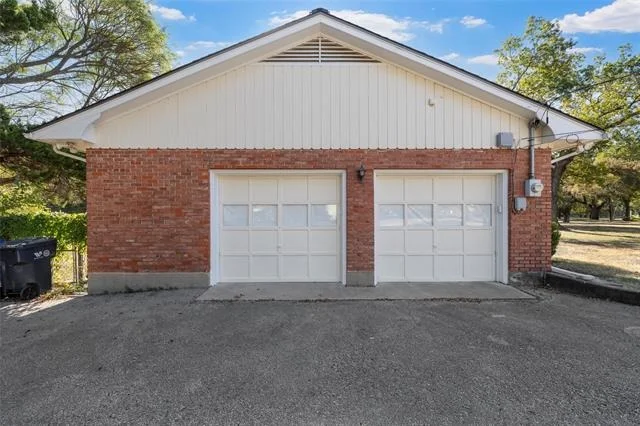 Photo of 4825 Hillcrest Drive