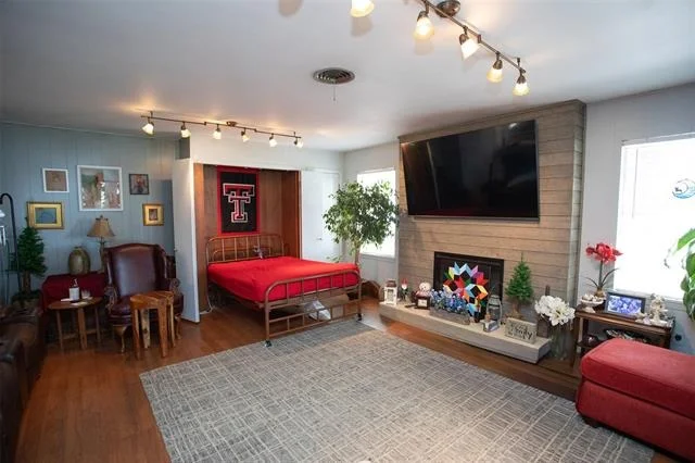 Photo of 1430 Point Road