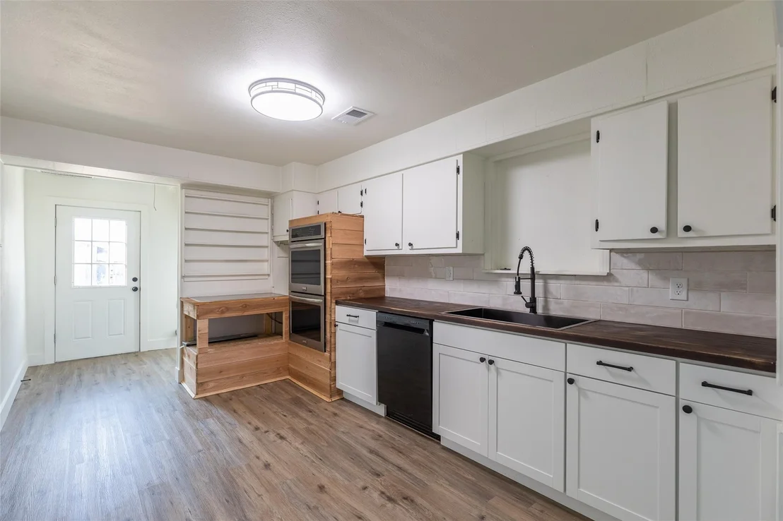 Photo of 909 Lane Avenue