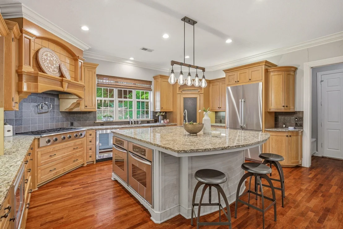 Photo of 6436 Valley Creek