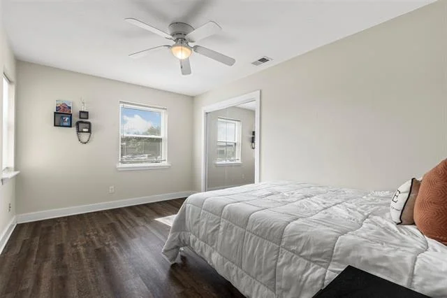 Photo of 2425 Larchmont Drive