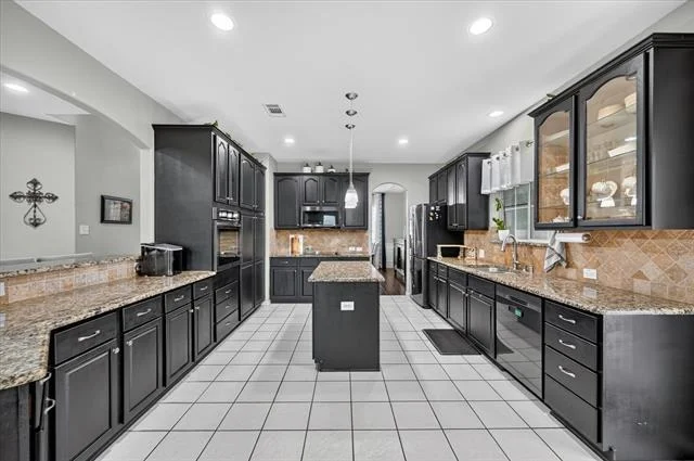 Photo of 851 Bridle Path