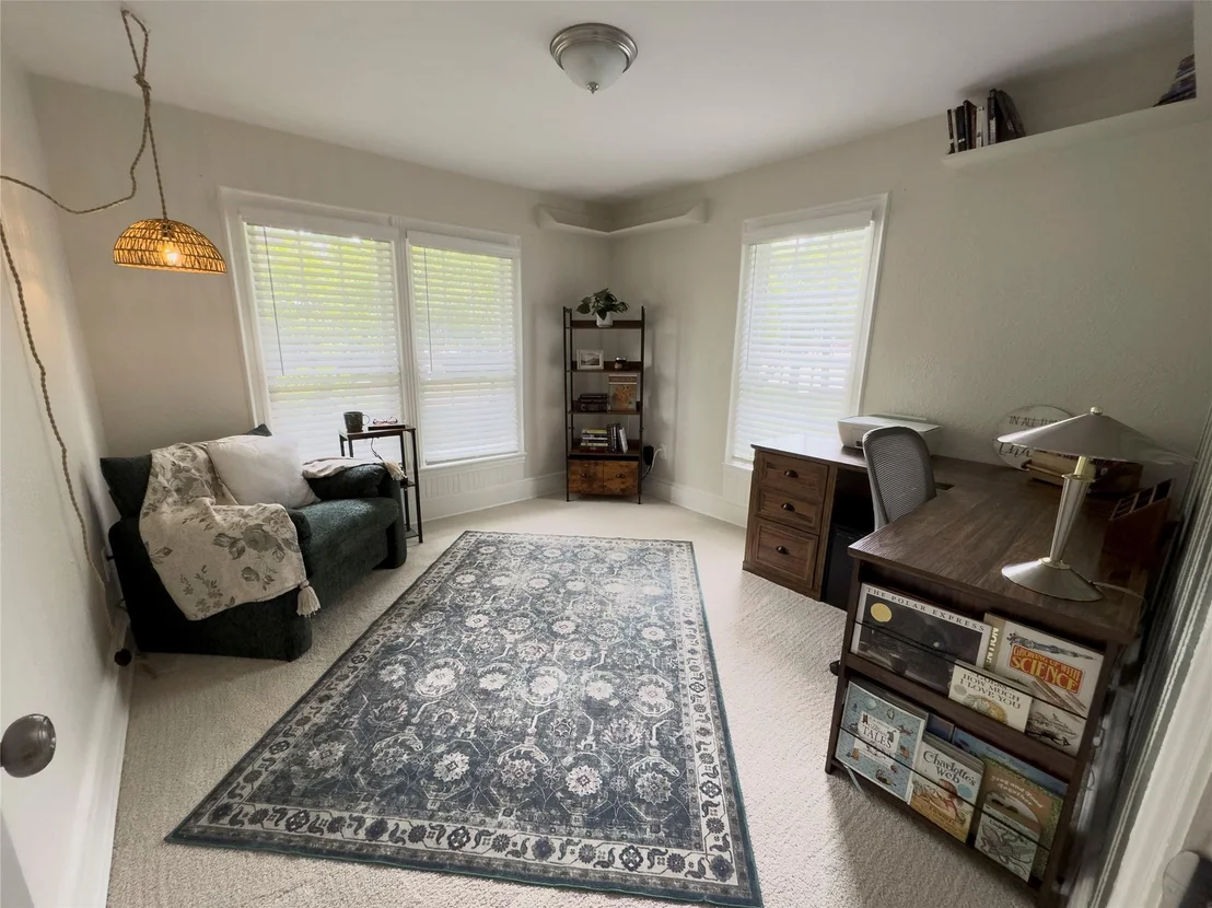 Photo of 1016 W Collins Street