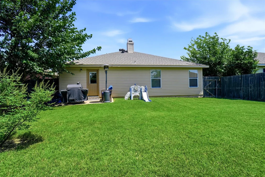 Photo of 2208 Maple Drive