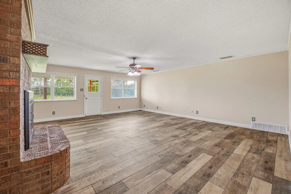 Photo of 621 County Road 484