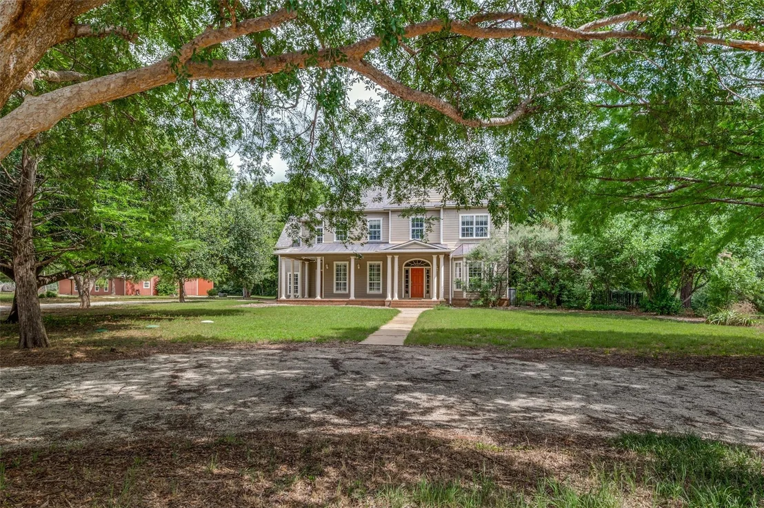 Photo of 1833 Dr Sanders Road
