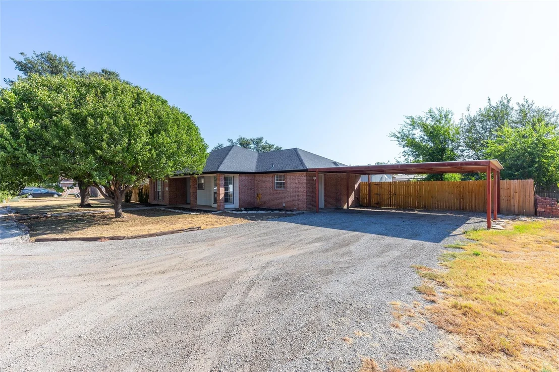 Photo of 717 Groves Road