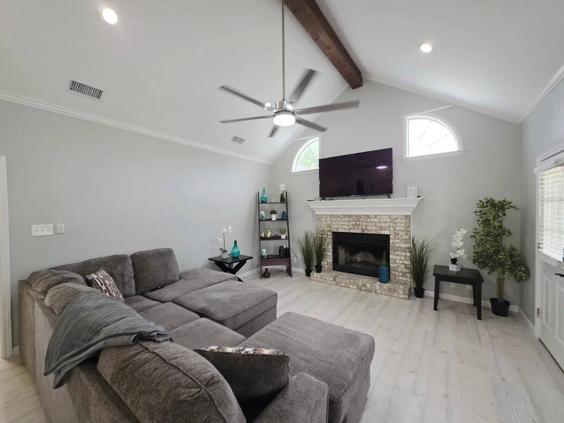 Photo of 520 Red River Road