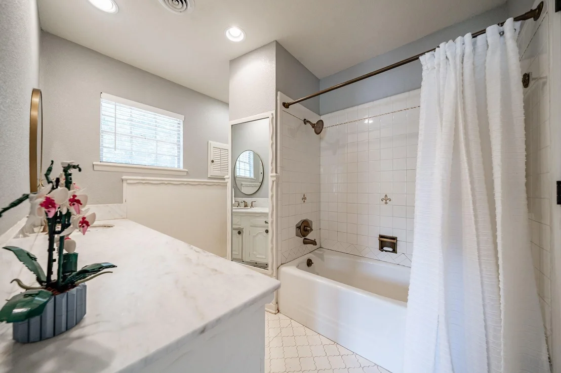 Photo of 1825 Elmwood Drive