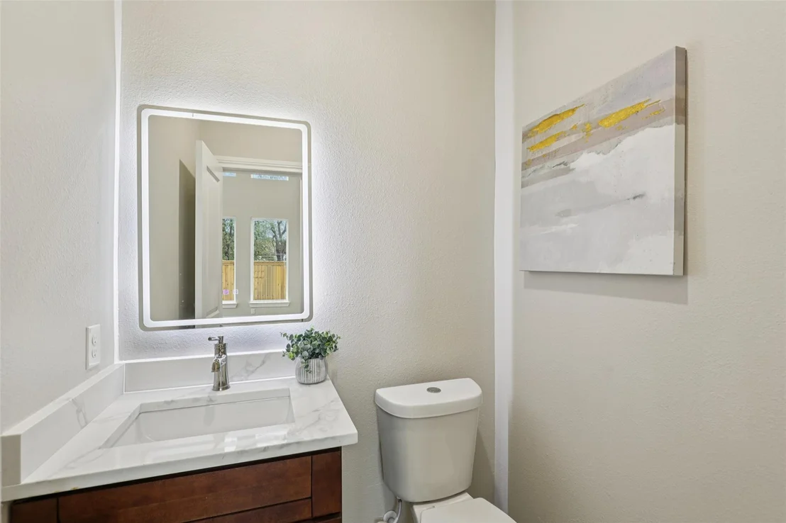 Photo of 1713 Highland Drive W