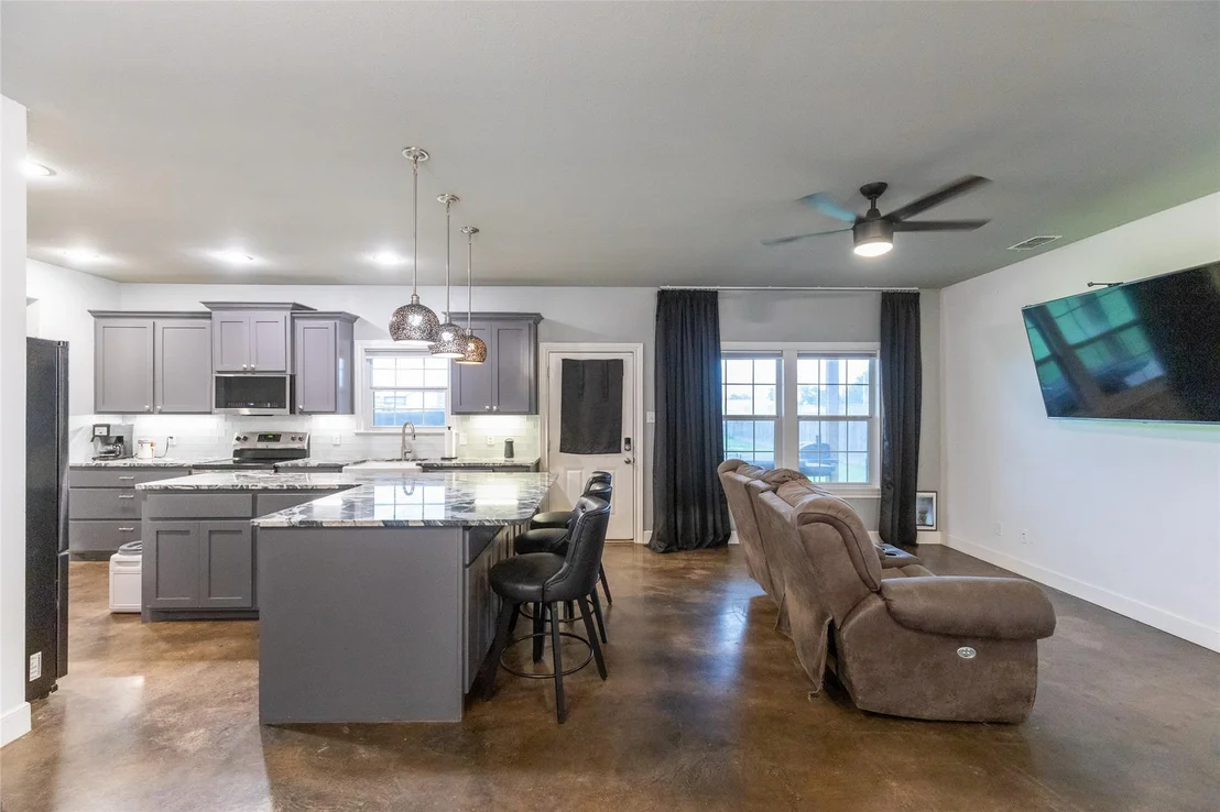 Photo of 901 Kelley Lane