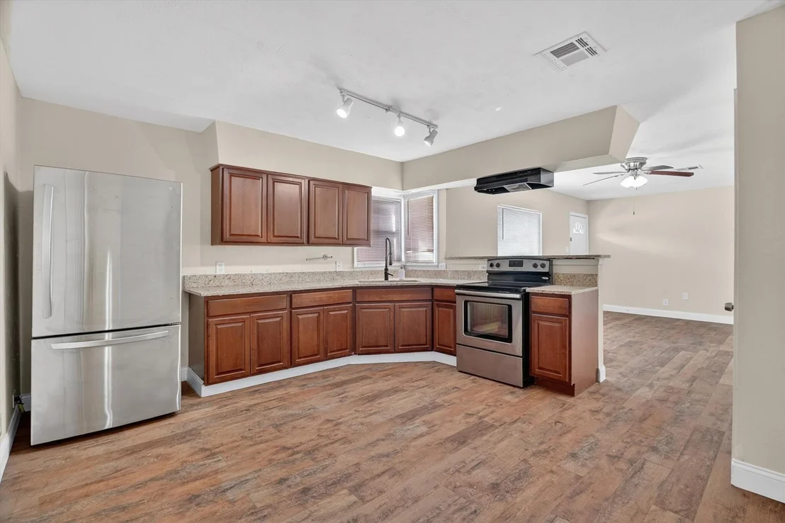 Photo of 1102 Poindexter Avenue