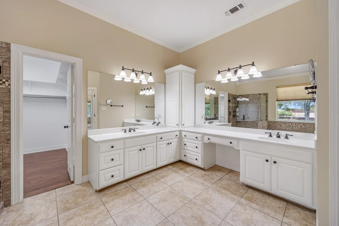 Photo of 17820 Oak Forest Drive