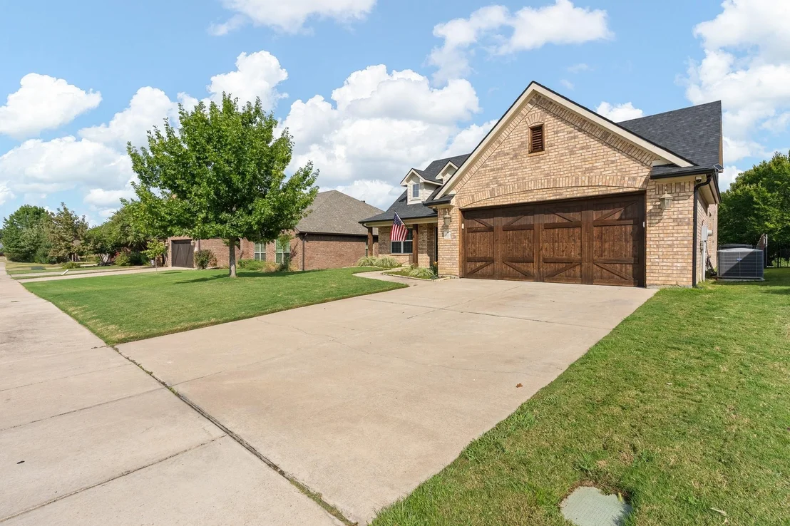 Photo of 3137 Shoreline Drive