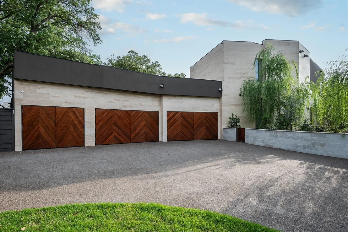Photo of 10920 Strait Lane