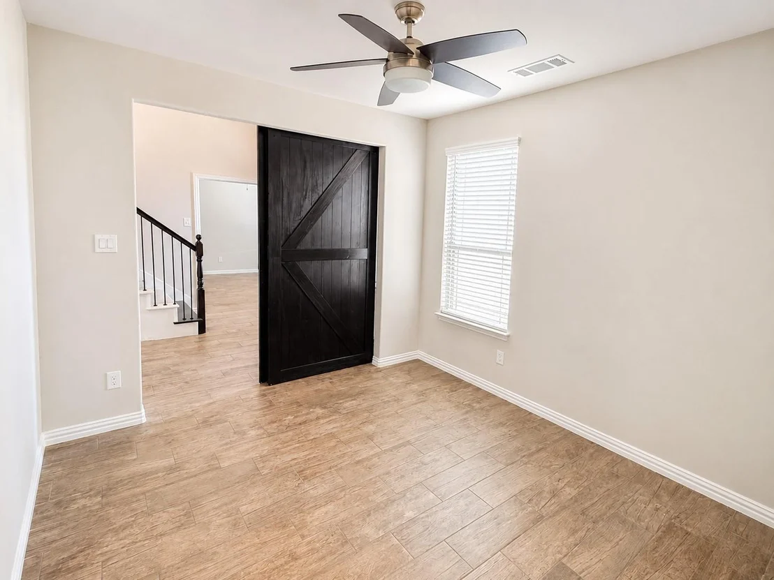 Photo of 136 Bowling Green Avenue