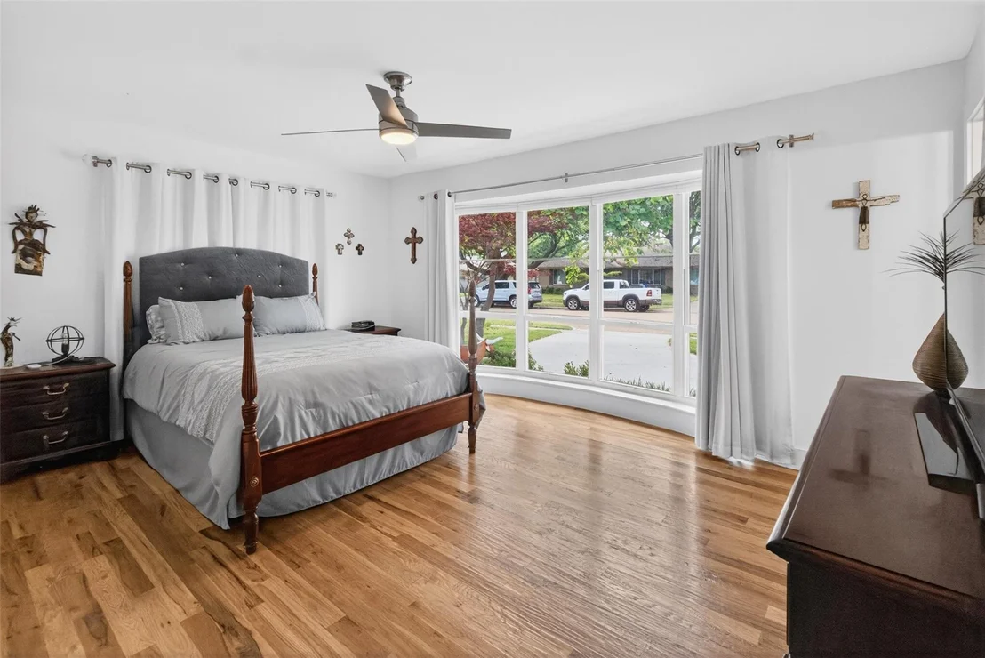 Photo of 6233 Crestmont Drive