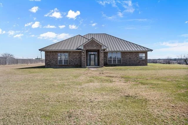 Photo of 1141 Lake Halbert Road
