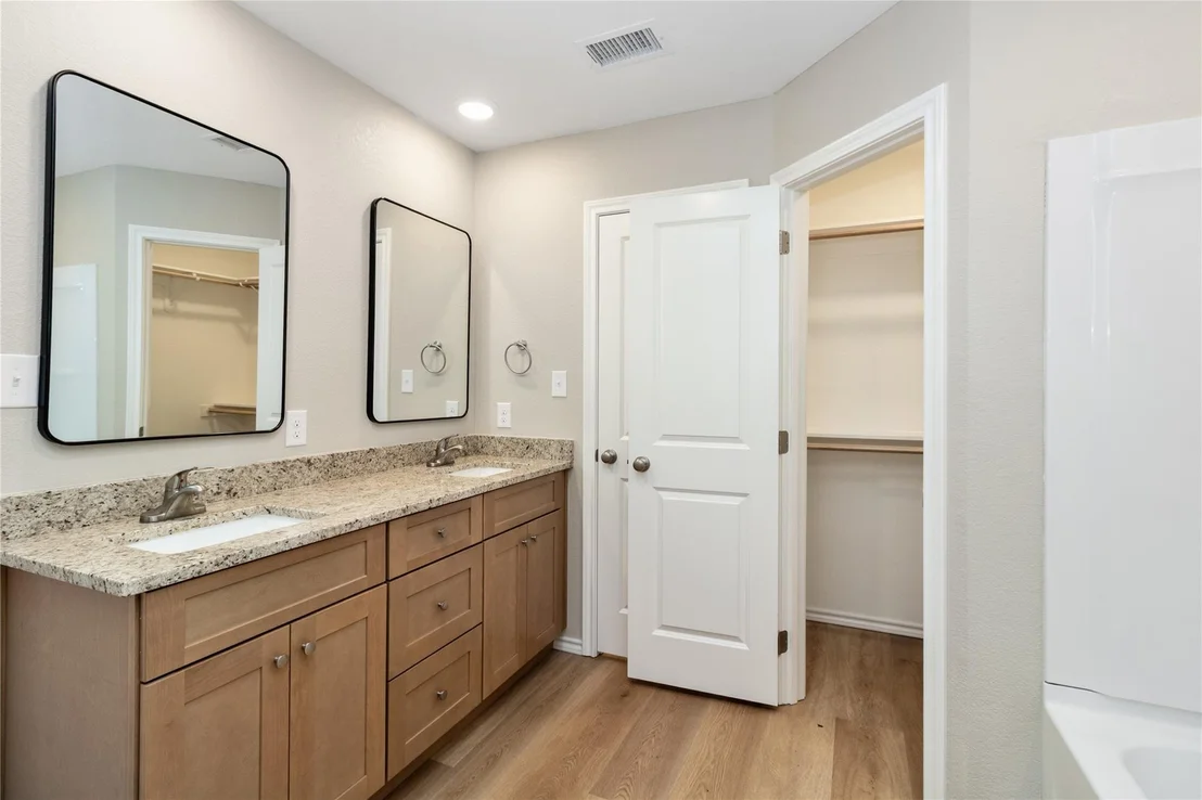 Photo of 807 Bella Blvd Street