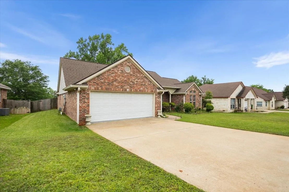 Photo of 220 Sandstone Lane