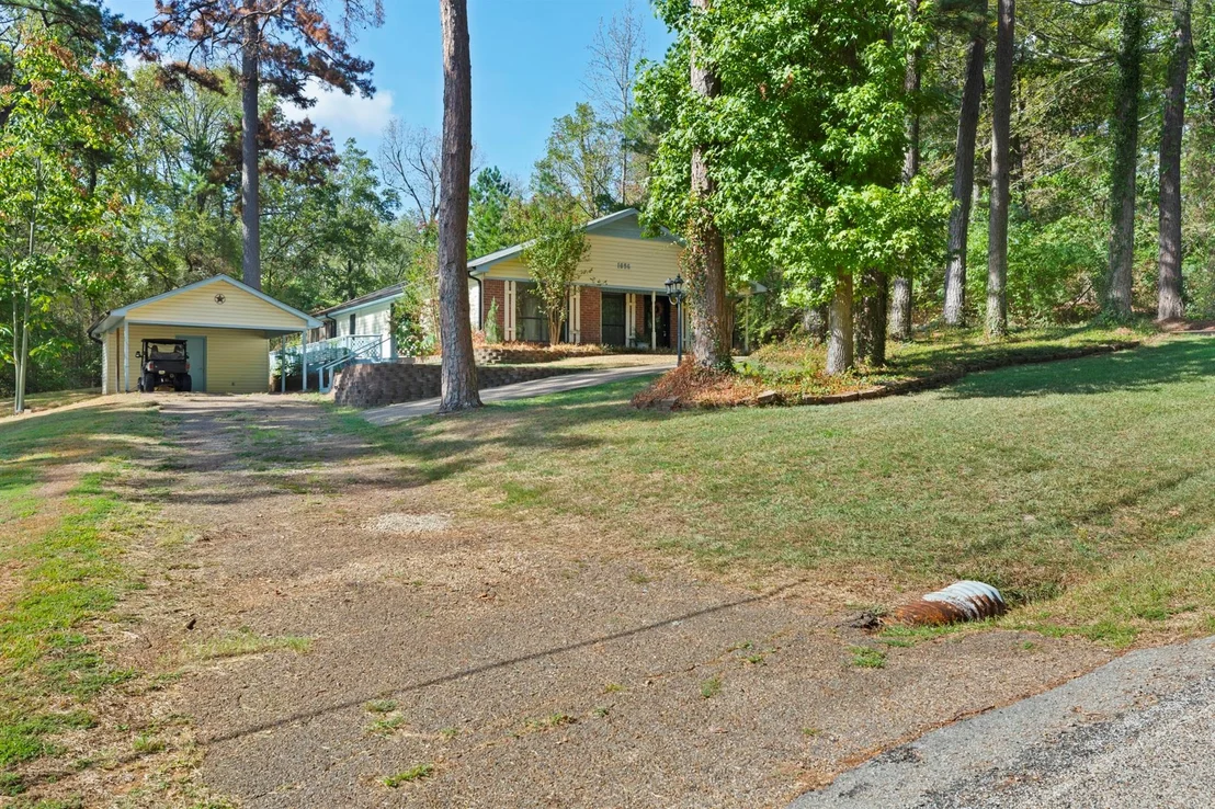 Photo of 1656 Pineview Lane