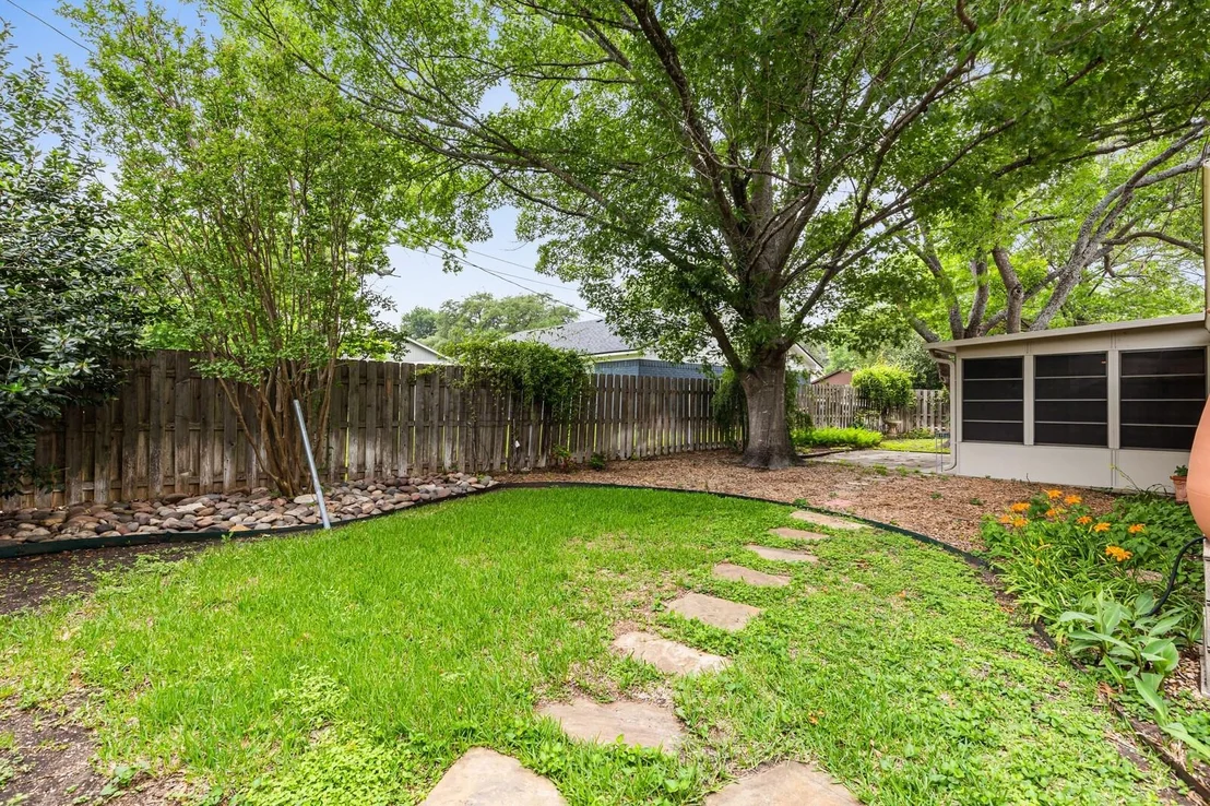 Photo of 7100 Canterbury Drive