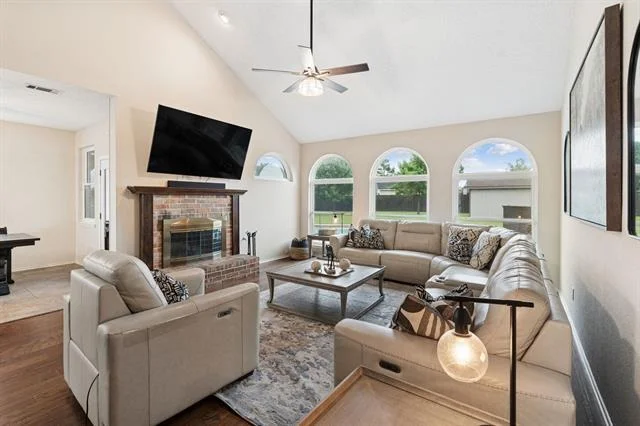 Photo of 918 E Grubb Drive