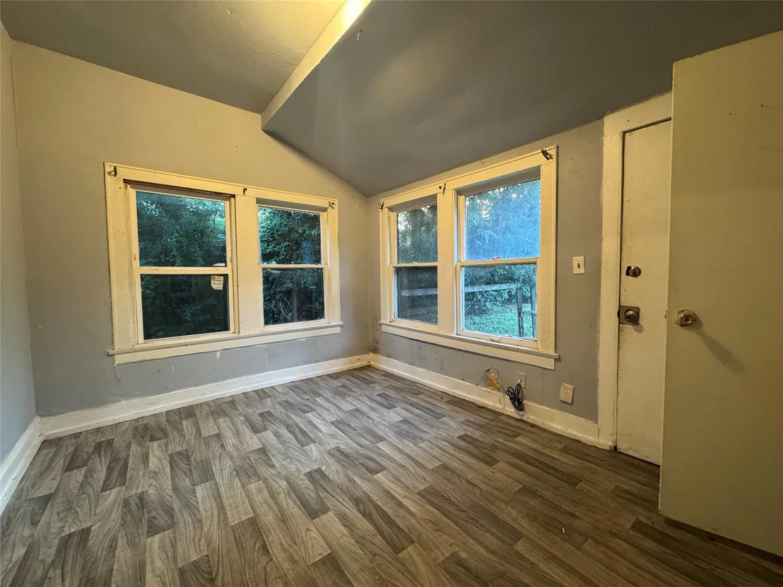 Photo of 2721 Homan Avenue