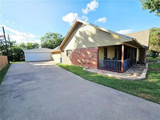 Photo of 804 Crestline Drive