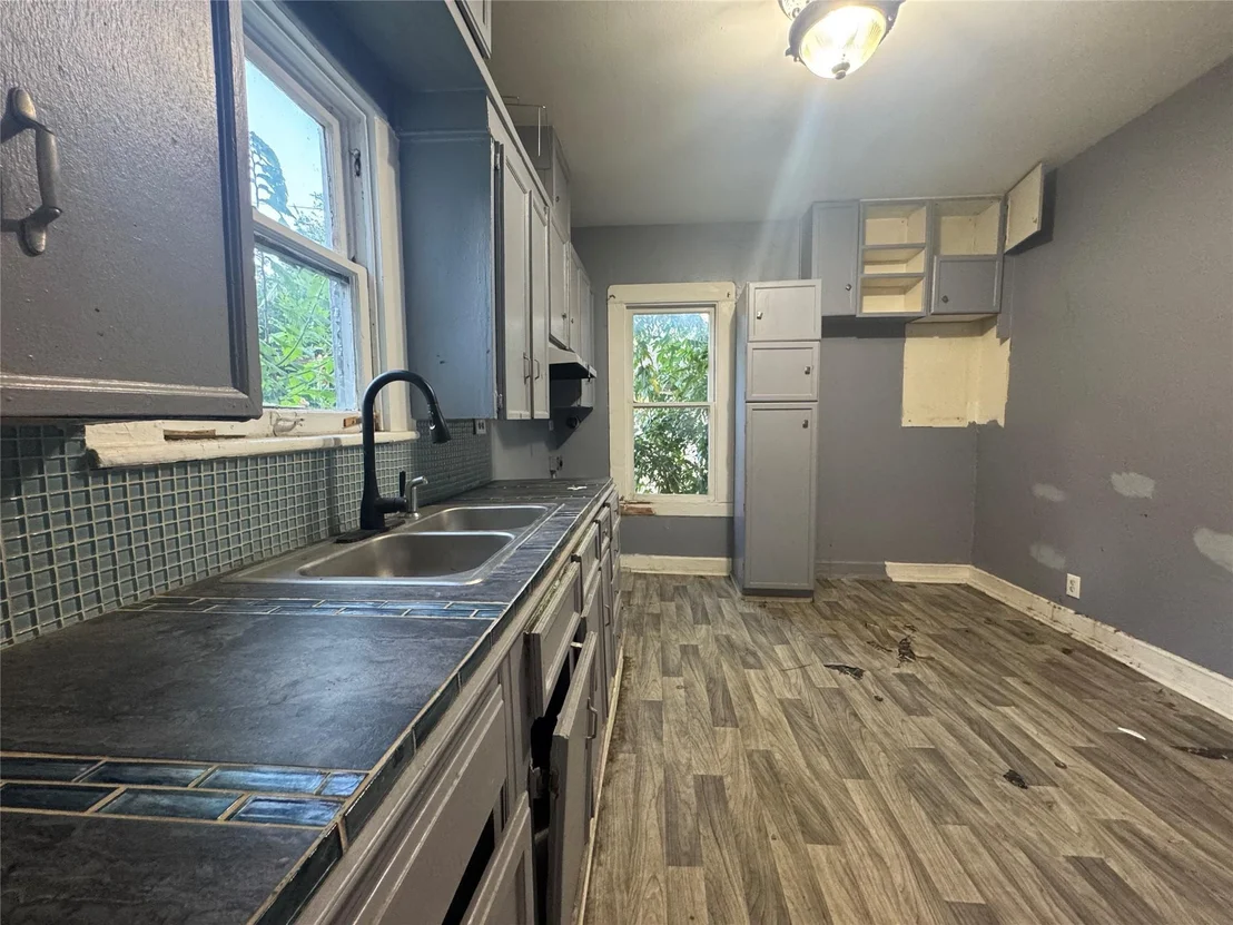 Photo of 2721 Homan Avenue