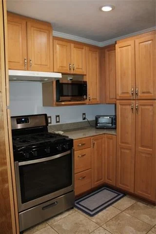 Photo of 208 PARK DR