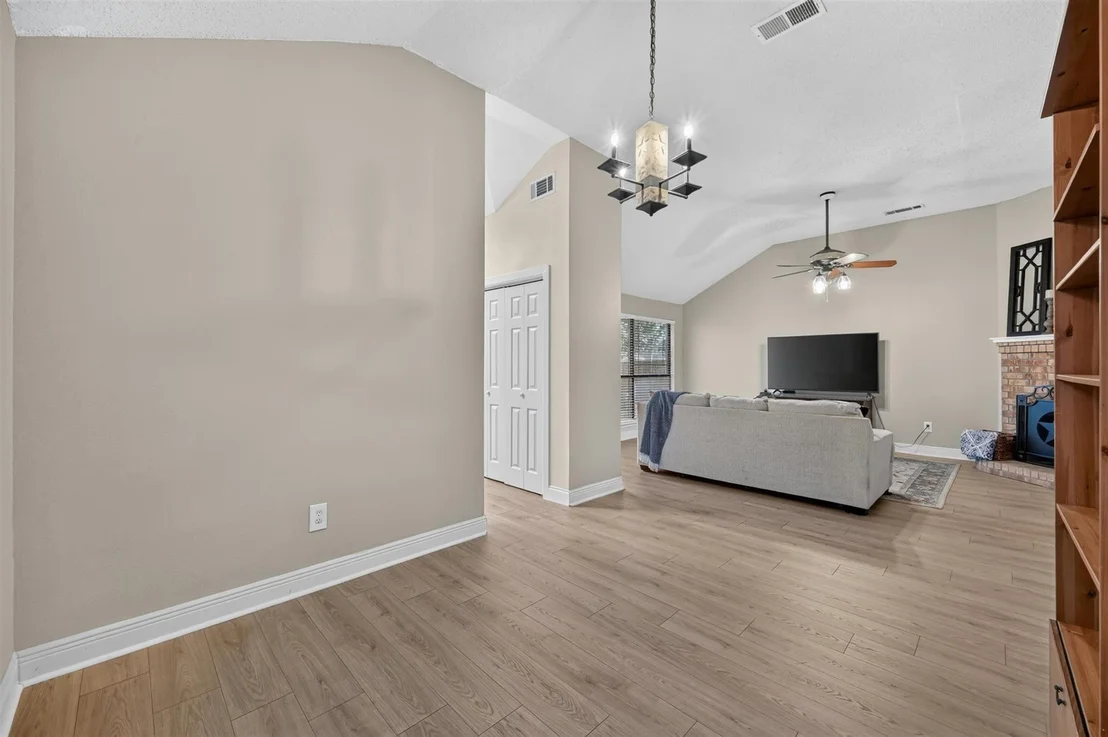 Photo of 2103 Meadowview Drive