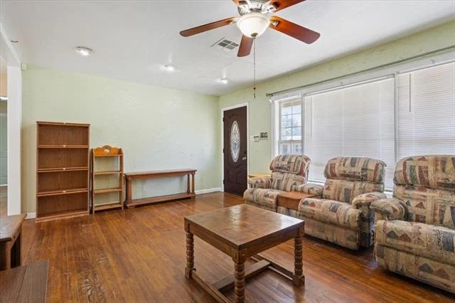 Photo of 4617 Colonial Avenue