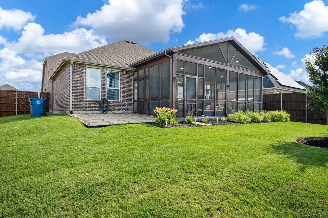 Photo of 560 Winnetka Drive