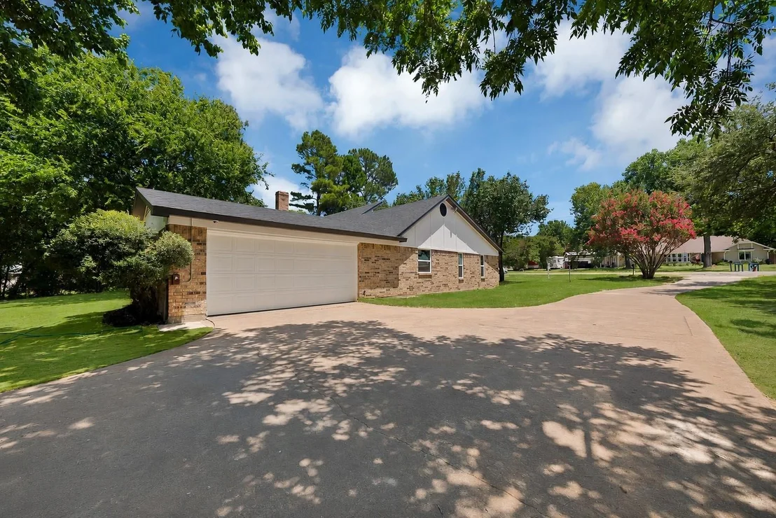 Photo of 105 Oak Lane