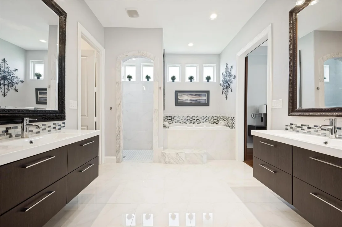 Photo of 2501 Oak Bluff Drive
