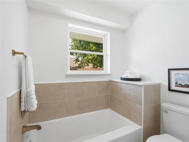 Photo of 2369 Claridge Circle