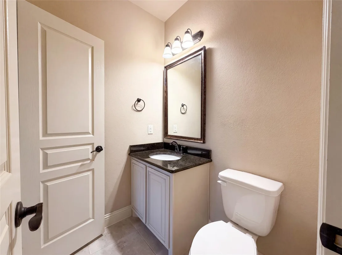 Photo of 725 Lyndhurst Drive
