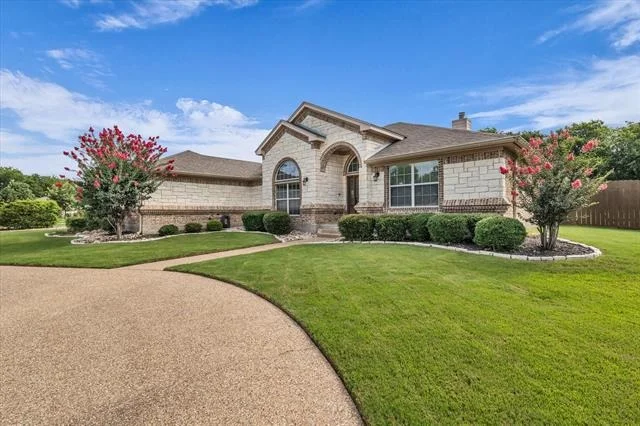 Photo of 910 Springdale Lane