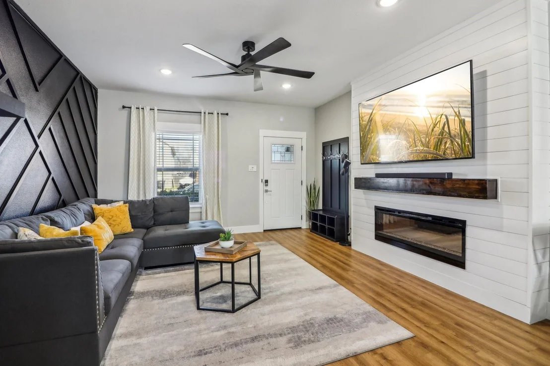 Photo of 6165 River Pointe Drive