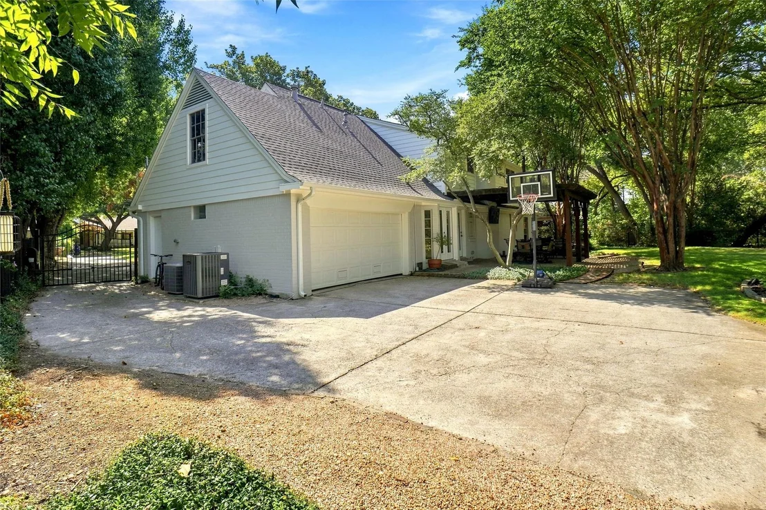 Photo of 933 Blue Lake Circle