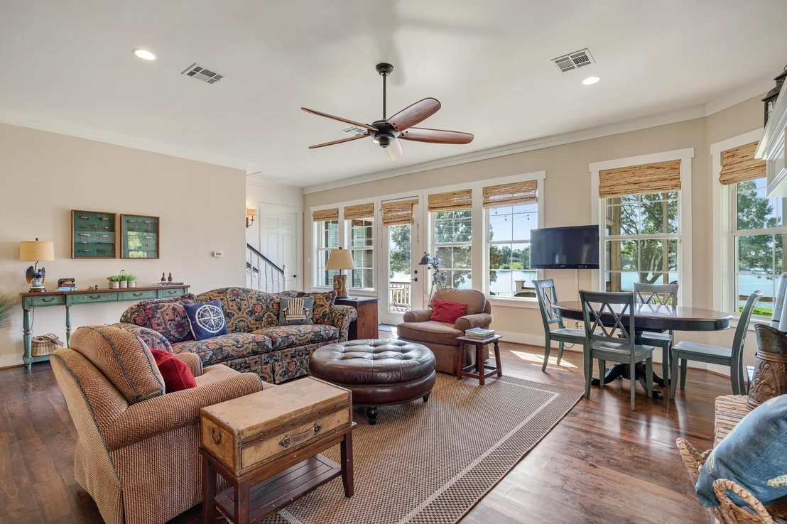 Photo of 8155 E Lake