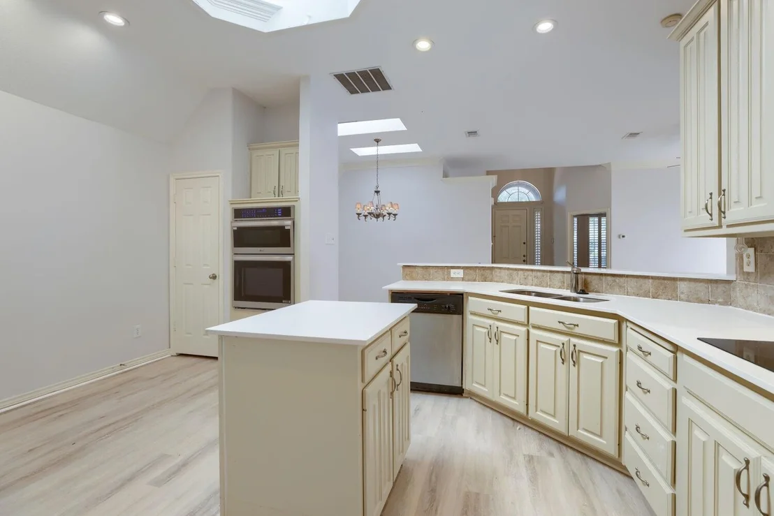 Photo of 8622 Forest Glen Drive