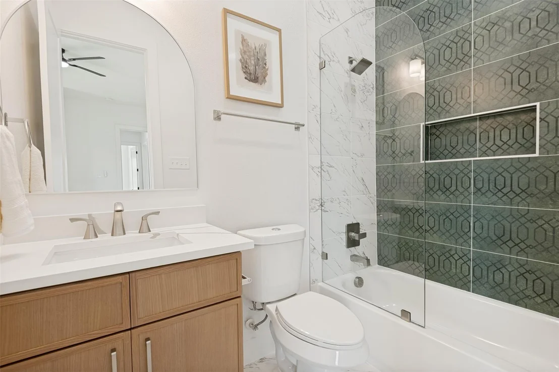 Photo of 1104 Devonshire Drive N