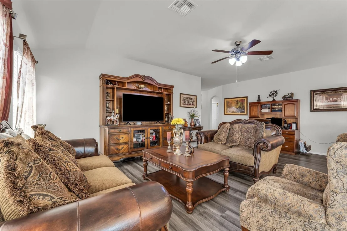 Photo of 2912 Brosnan Road