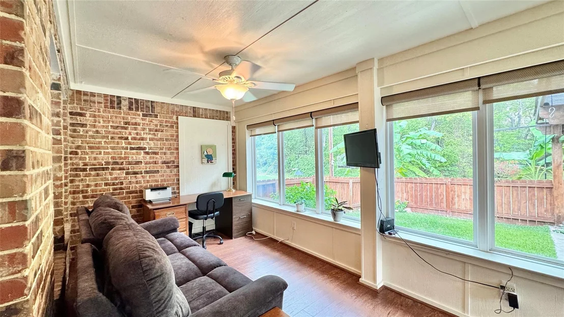 Photo of 115 Meadowood Road