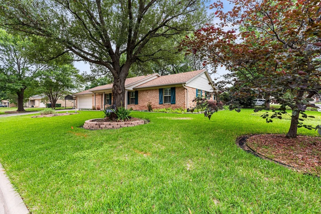 Photo of 7100 Canterbury Drive
