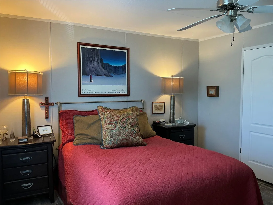 Photo of 1017 W Ross Ave