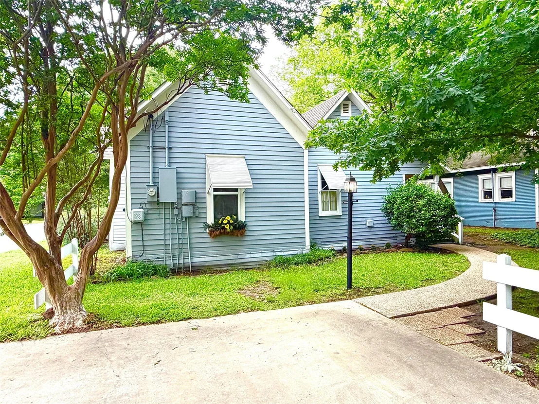 Photo of 725 Bolivar Street
